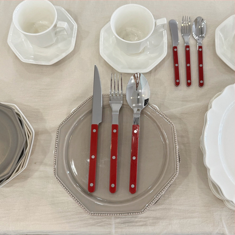 Francia stílusú 304 rozsdamentes acél evőeszköz készlet: steakhez kés, villa és kanál, klipszes fogantyúval, tükrös felület