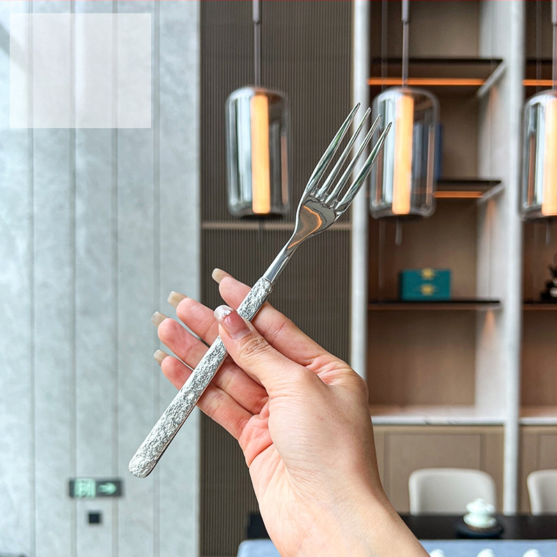 Rock mintás rozsdamentes acél étkészlet – kés, villa, kanál, desszertkanál, tükrös felület, logó testreszabható