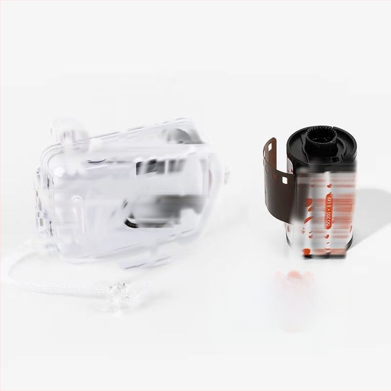 Analoginė filmo kamera – ne Polaroid, retro stilius, dovana Moters dienai