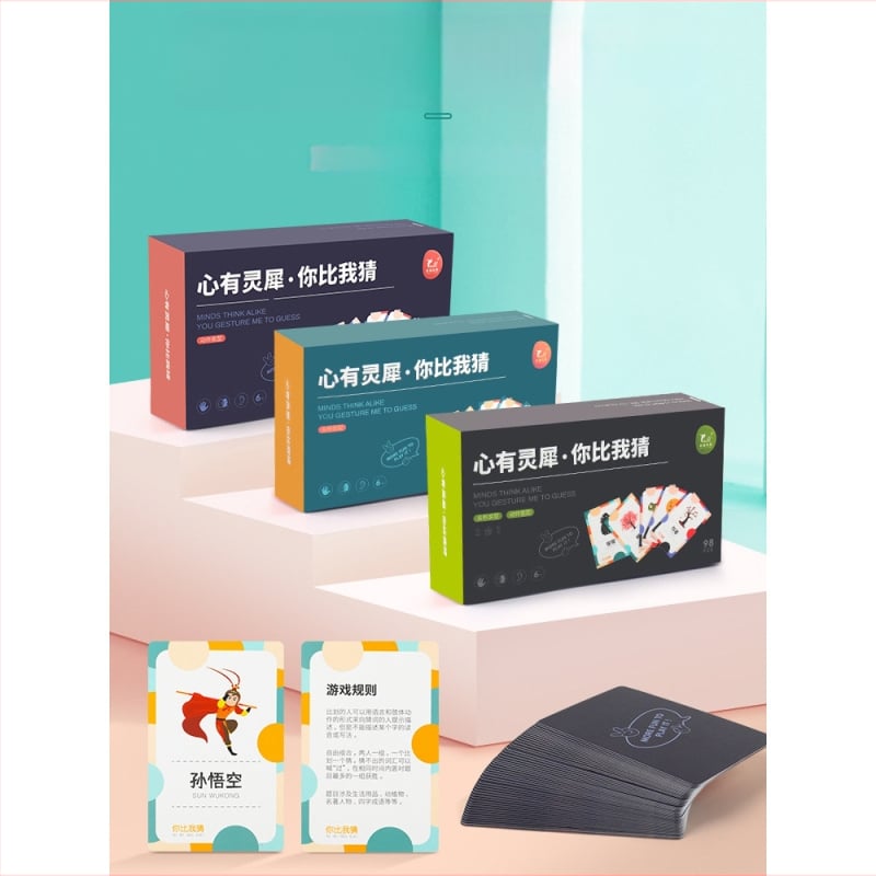 Настолна игра със карти за жестово познаване — семейно взаимодействие, 96 карти (съществителни/глаголи) и 2 ленти за глава, хартия, подходяща за възраст 7-14 години