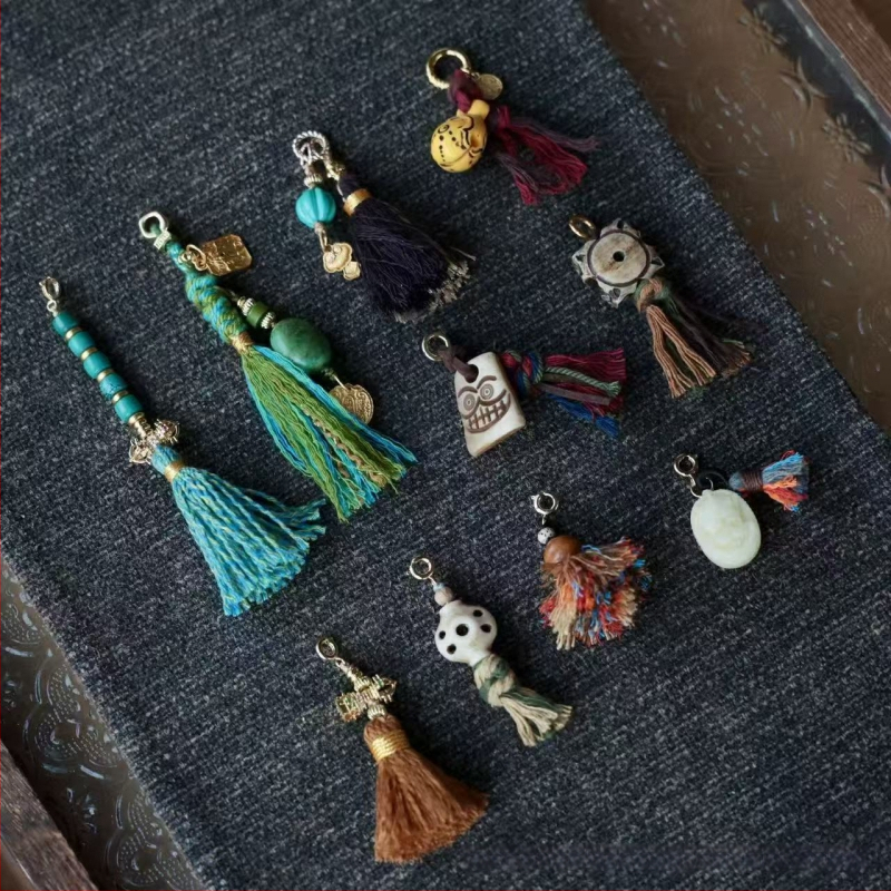 Pakabukai iš išbarstytų karoliukų, iš kamelių kaulo, rankų poliruoti, šiuolaikinis stilius, įvairovė raštų DIY papuošalams