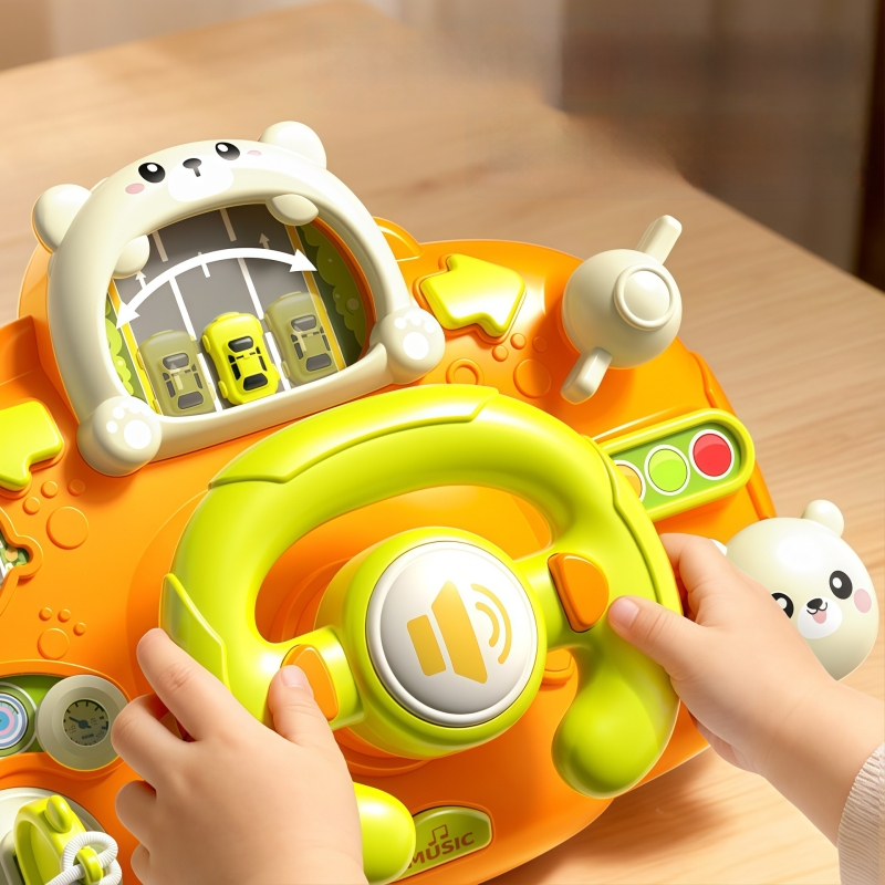 Игрален волан за количка – светлинни ефекти, музика/глас и игри за родител-дете; пластмасов материал; захранване с сухи батерии; подходящ за деца 0–3 години