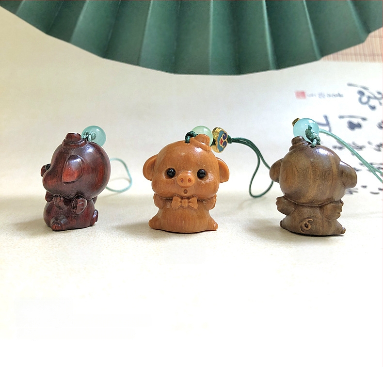 Дървена висулка за телефон и ключодържател с 12 зодии — карикатурни животни; материали: зелено сандалово дърво, розово дърво, boxwood