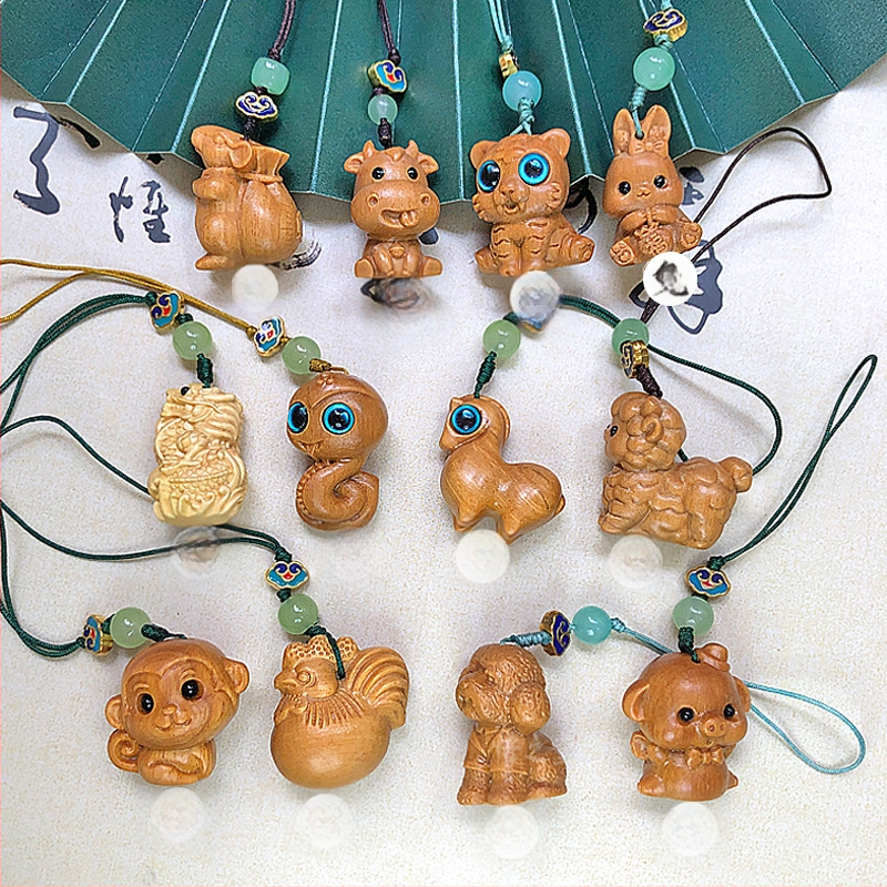 Дървена висулка за телефон и ключодържател с 12 зодии — карикатурни животни; материали: зелено сандалово дърво, розово дърво, boxwood