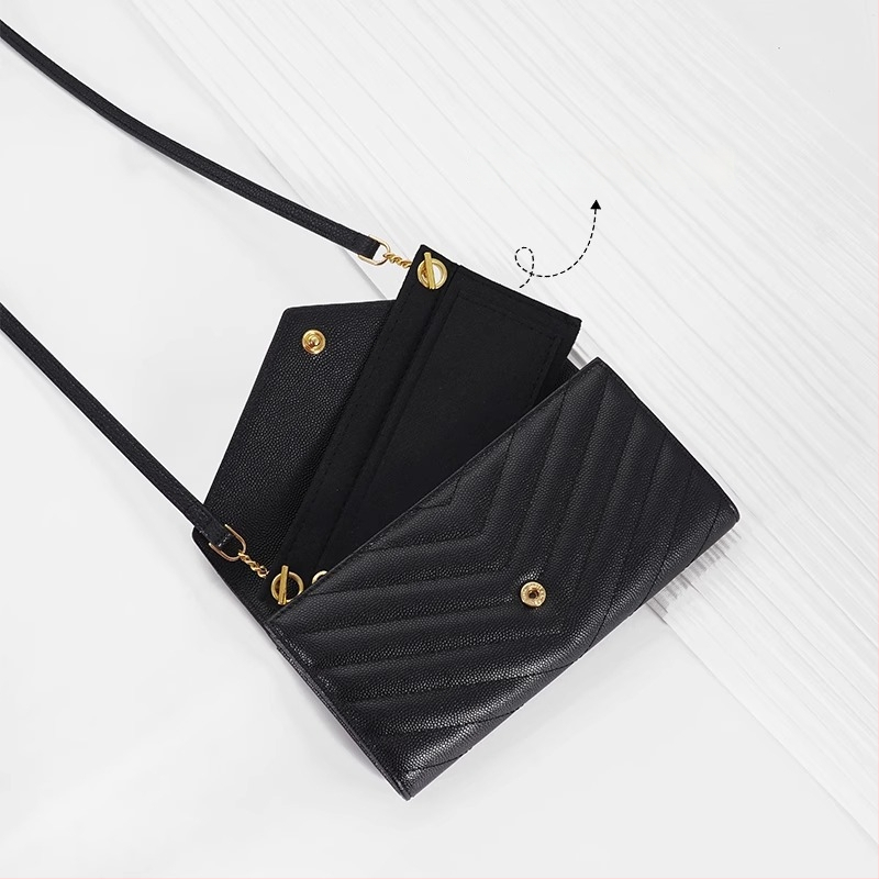 Kamani pečių juosta per transformuojamą piniginę su metalo grandine – rankinės/pečių juosta, ruduo 2023