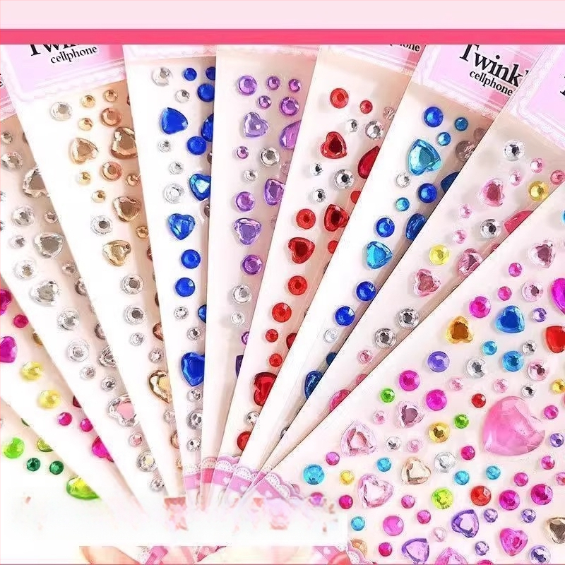 Friendly Rajzfilmszerű 3D domborított matricaszett köves kristályos elemekkel gyerekeknek, telefonokra és naplókhoz — Anyag: Egyéb; Stílus: Cartoon; Készítés: Matrica; Termékkód XY-800-4Z