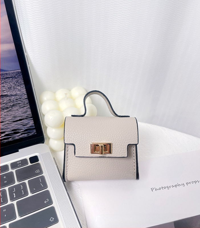 Nothing PU mini pakabinama rankinė – itin lengva, miesto paprastumas