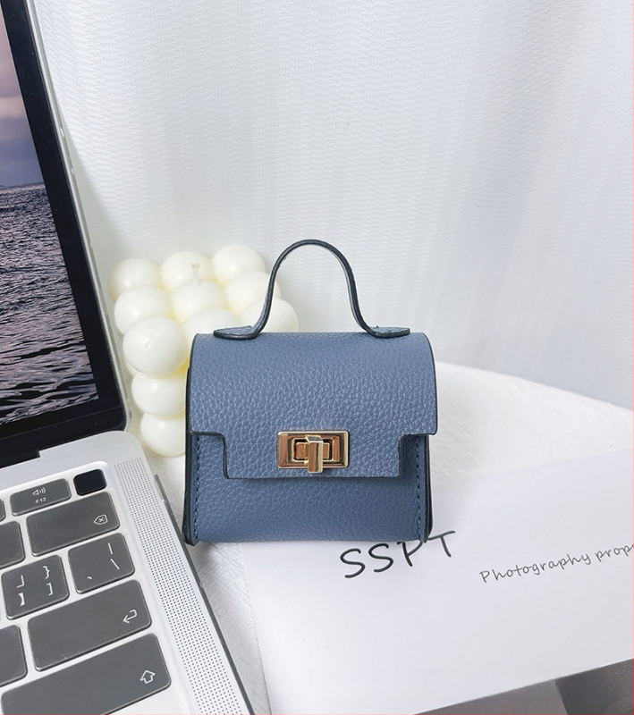 Nothing PU mini pakabinama rankinė – itin lengva, miesto paprastumas