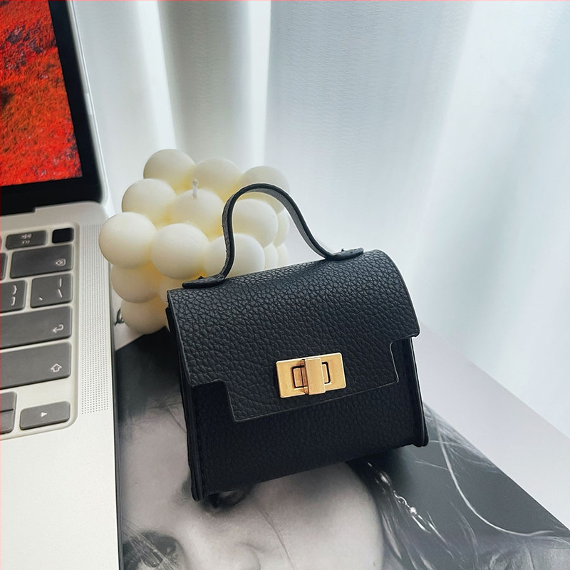 Nothing PU mini pakabinama rankinė – itin lengva, miesto paprastumas