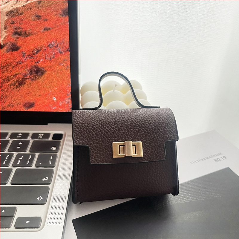 Nothing PU mini pakabinama rankinė – itin lengva, miesto paprastumas