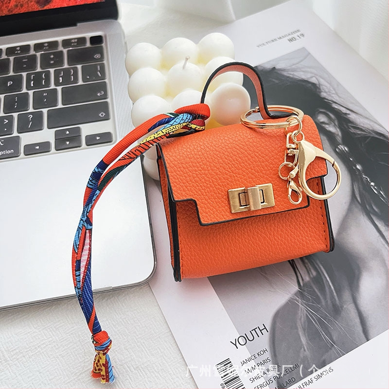 Nothing PU mini pakabinama rankinė – itin lengva, miesto paprastumas