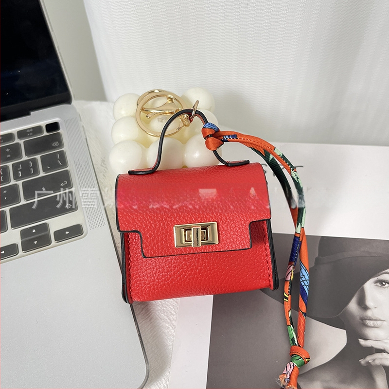 Nothing PU mini pakabinama rankinė – itin lengva, miesto paprastumas