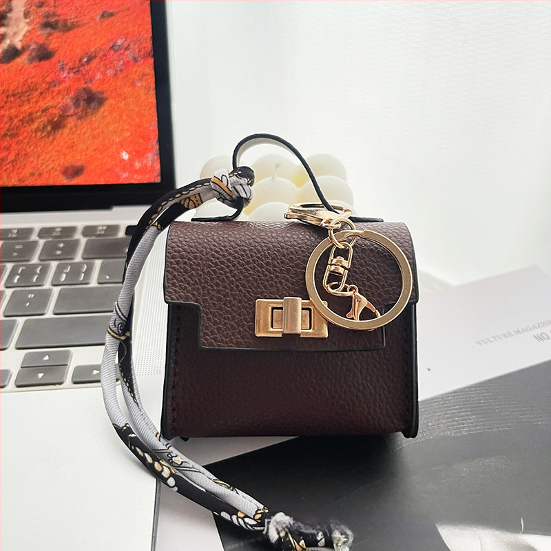 Nothing PU mini pakabinama rankinė – itin lengva, miesto paprastumas