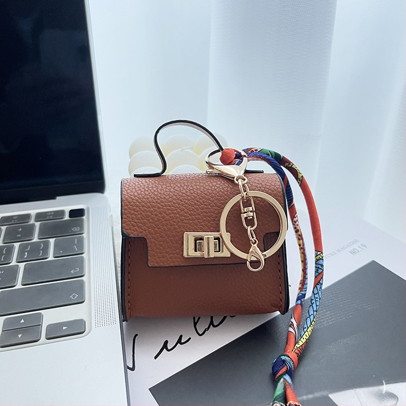 Nothing PU mini pakabinama rankinė – itin lengva, miesto paprastumas