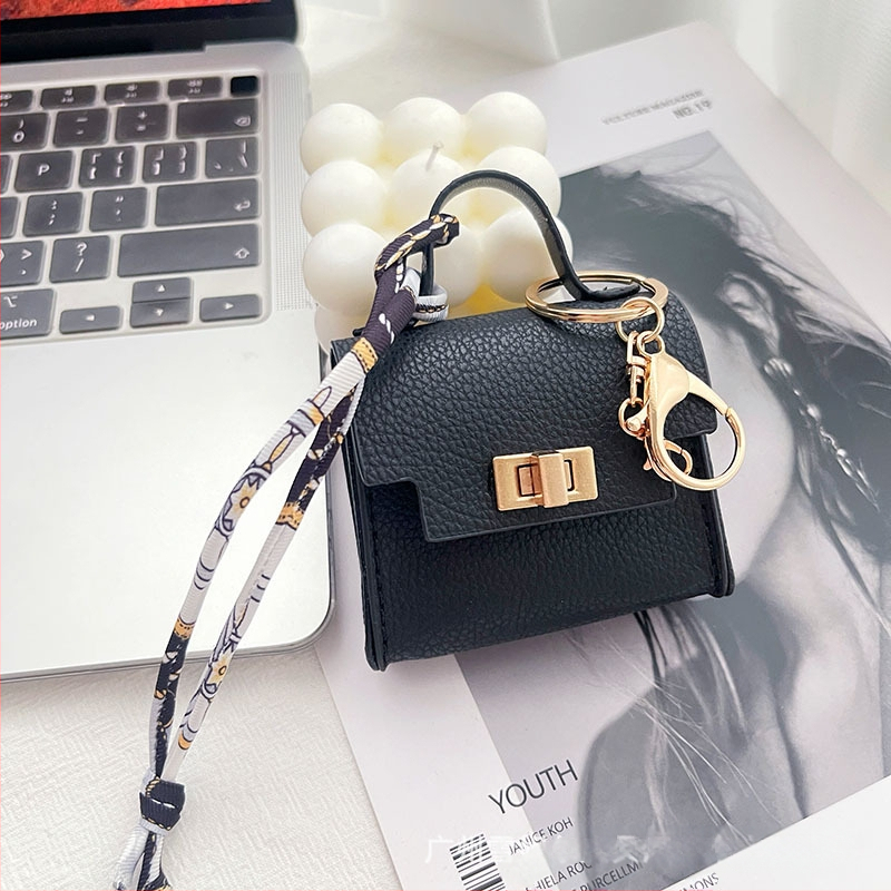 Nothing PU mini pakabinama rankinė – itin lengva, miesto paprastumas