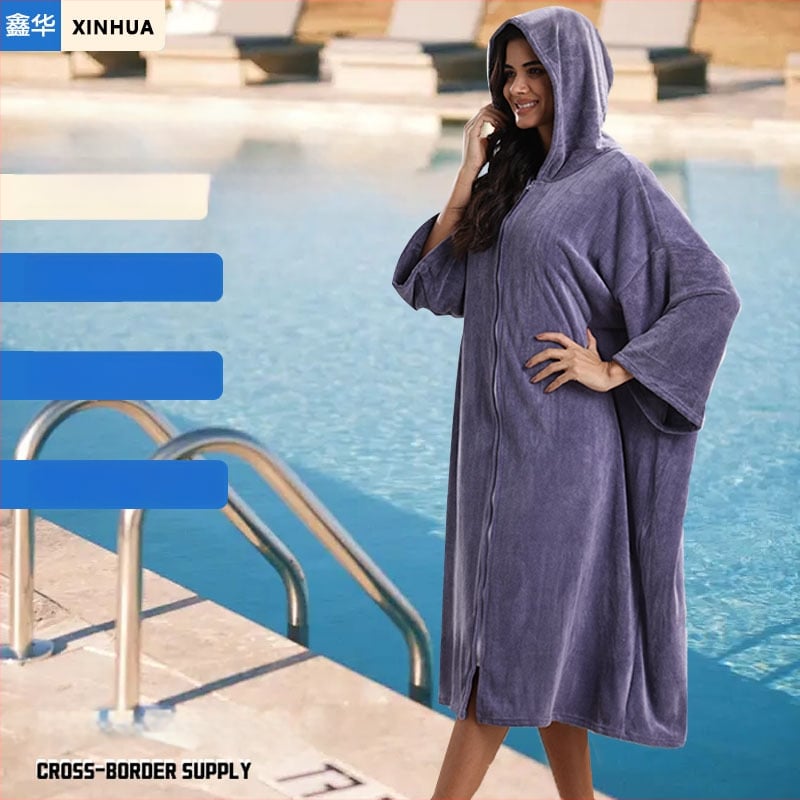 Unisex mikropluošto chalatas pončas su gobtuvu, greitai džiūstantis ir sugeriantis drėgmę, 400–500 g, 150d siūlai, plokščias audinys