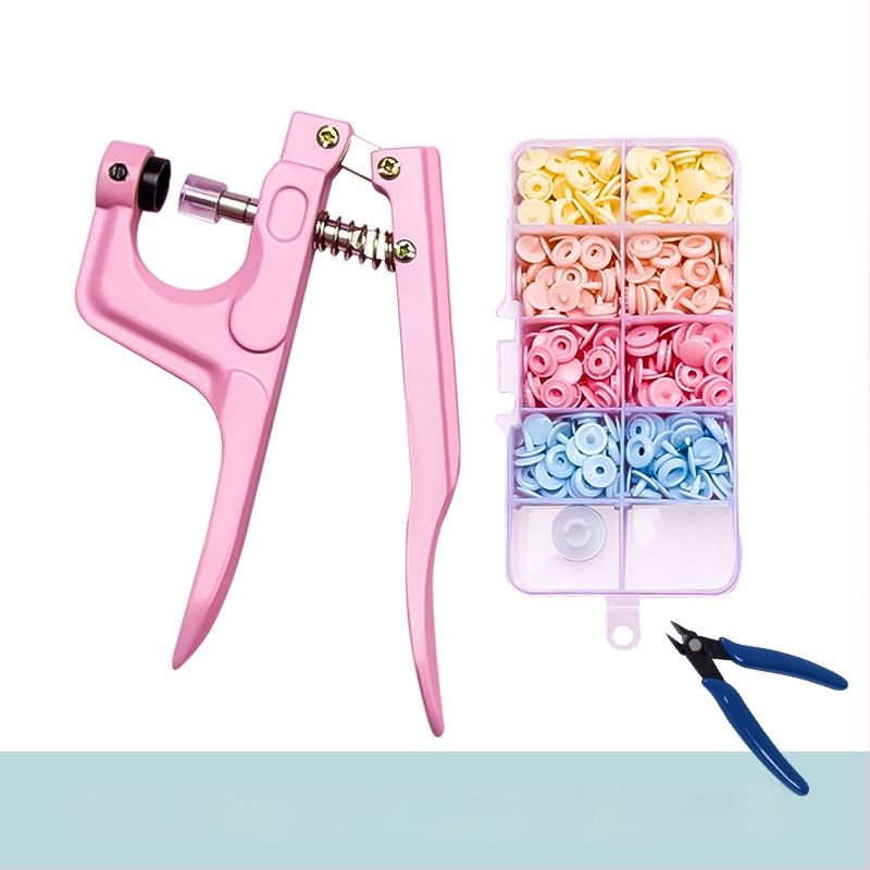 Смолени копчета със щракване за бебешки дрехи — структура: копче със щракване; материал: смола; приложение: ризи, раници и облекло; неутрална опаковка без марка