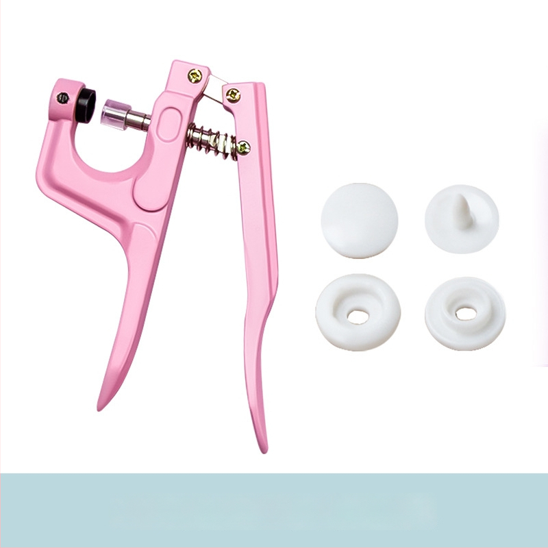 Смолени копчета със щракване за бебешки дрехи — структура: копче със щракване; материал: смола; приложение: ризи, раници и облекло; неутрална опаковка без марка