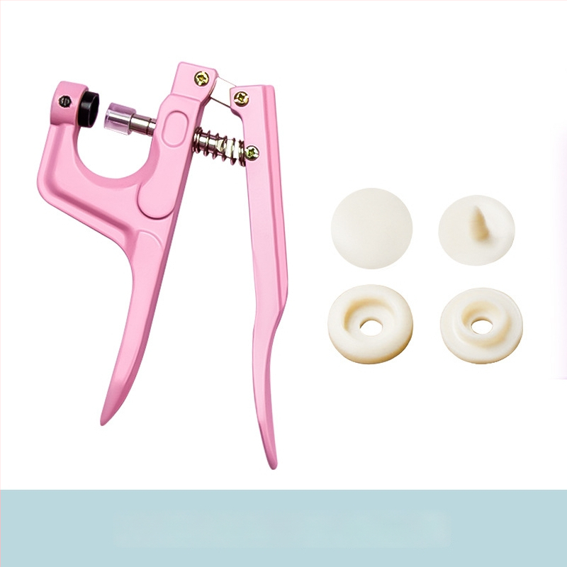 Смолени копчета със щракване за бебешки дрехи — структура: копче със щракване; материал: смола; приложение: ризи, раници и облекло; неутрална опаковка без марка