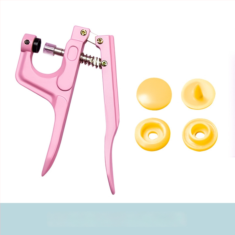 Смолени копчета със щракване за бебешки дрехи — структура: копче със щракване; материал: смола; приложение: ризи, раници и облекло; неутрална опаковка без марка