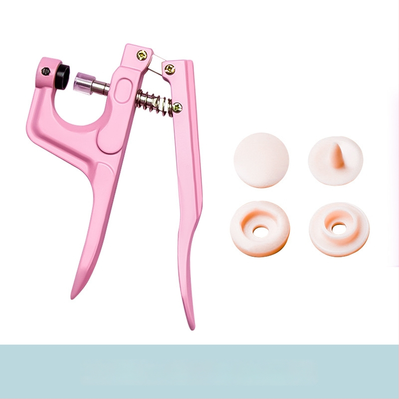 Смолени копчета със щракване за бебешки дрехи — структура: копче със щракване; материал: смола; приложение: ризи, раници и облекло; неутрална опаковка без марка