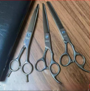 Foarfece de îngrijire a câinilor cu lame curbate pentru tunderea și modelarea blănii