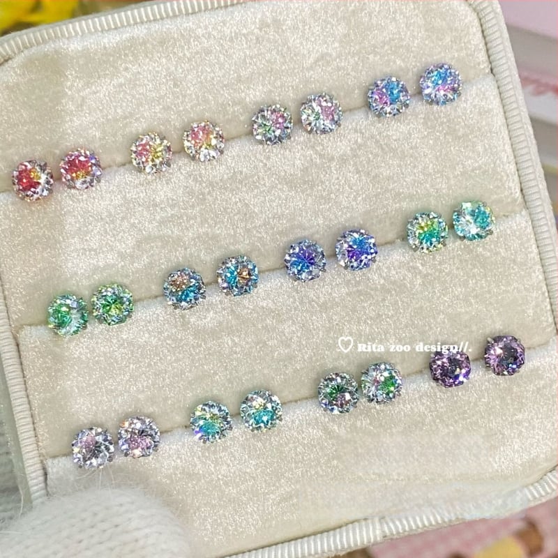 Auskari ar gradientu ziedu motīvu, ģeometriska forma, titāna tērauds, elektroplatinga pārklājums, pavasaris 2025, personīgais stils