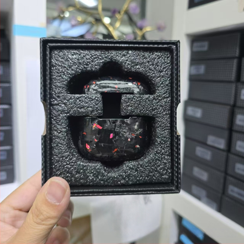 Ochranný obal z karbónových vlákien pre AirPods Pro 3 a AirPods 3/4