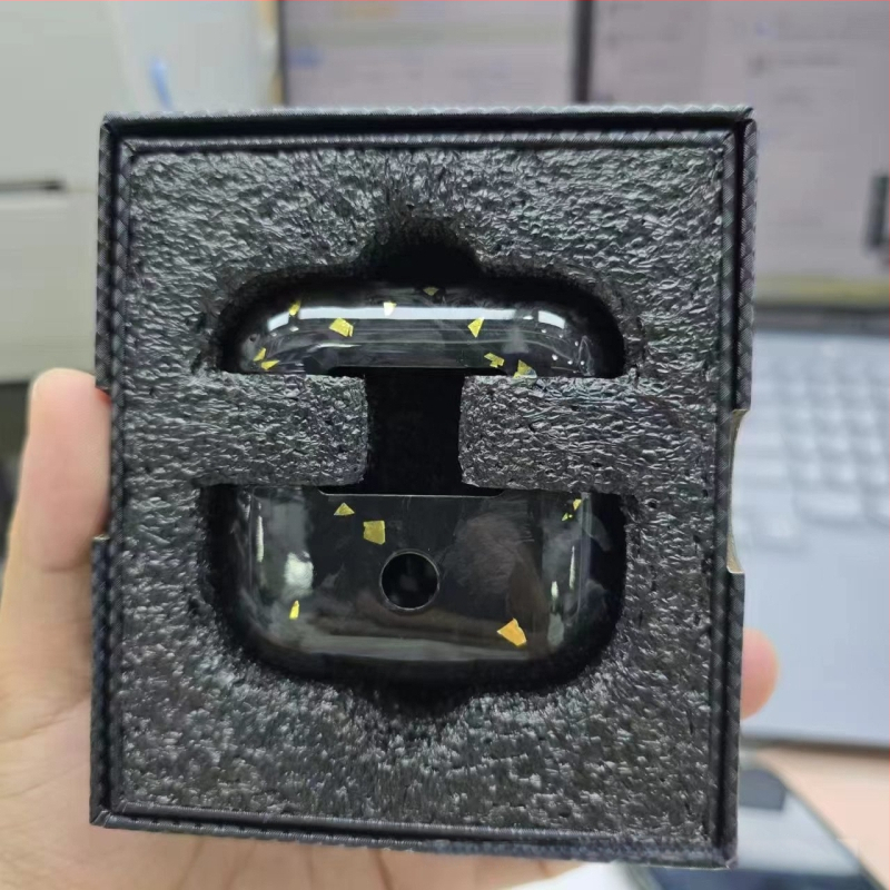 Ochranný obal z karbónových vlákien pre AirPods Pro 3 a AirPods 3/4