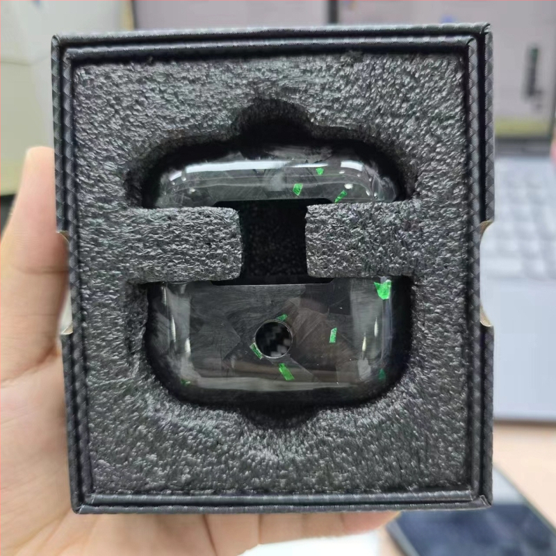 Ochranný obal z karbónových vlákien pre AirPods Pro 3 a AirPods 3/4