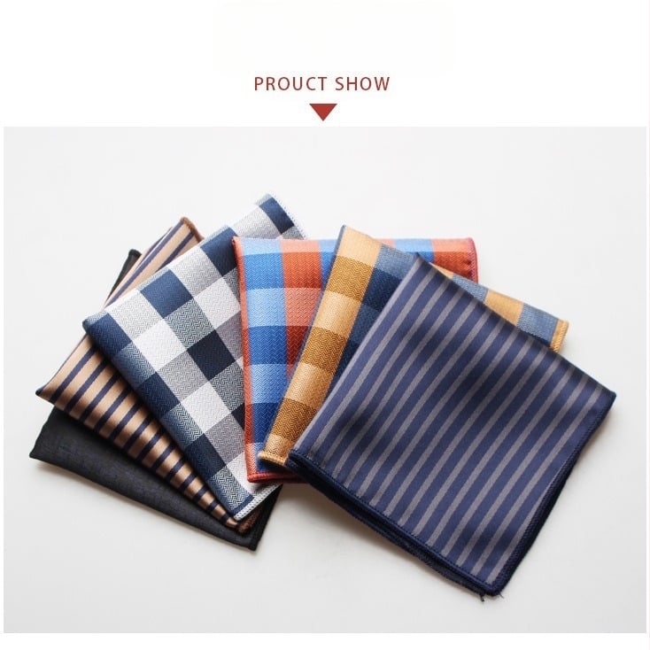 Vyrinė kišpinio servetėlė – vieno atspalvio džakardinė medžiaga, poliesterio pluoštas, pamušalas poliesteris, laisvas stilius