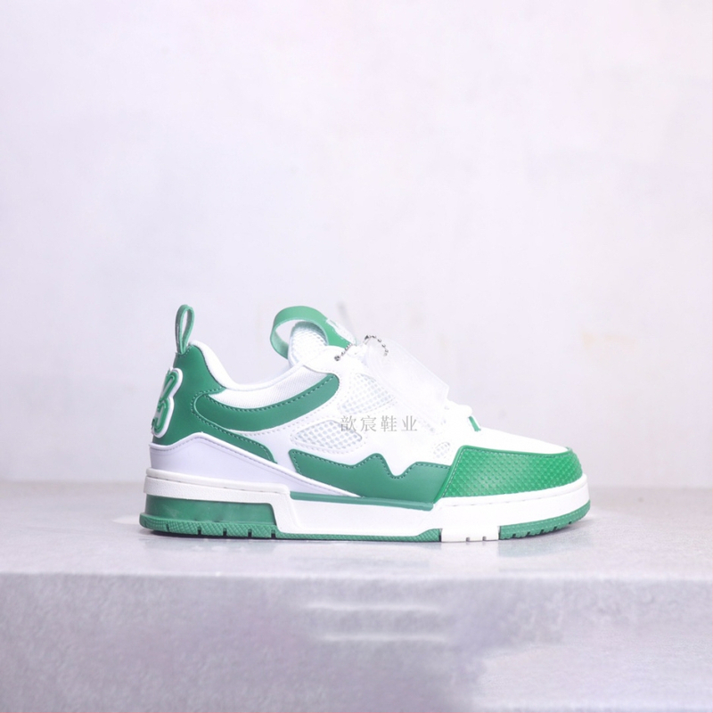 Kedai su apvalia nosimi, viršus iš natūralios odos, polka taškų raštas, žemas kulkšnies aukštis, gumos padas