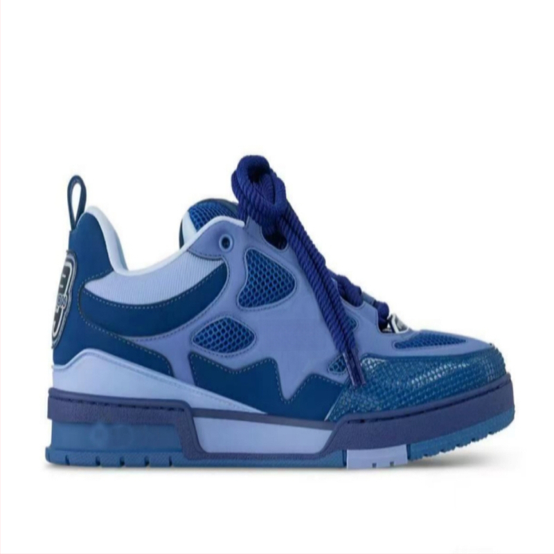 Kedai su apvalia nosimi, viršus iš natūralios odos, polka taškų raštas, žemas kulkšnies aukštis, gumos padas