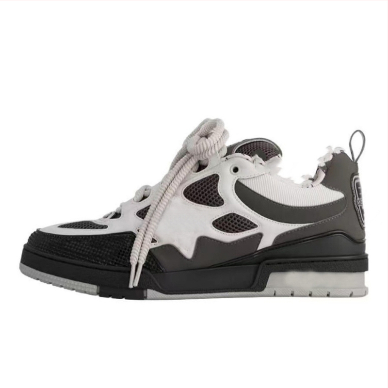 Kedai su apvalia nosimi, viršus iš natūralios odos, polka taškų raštas, žemas kulkšnies aukštis, gumos padas