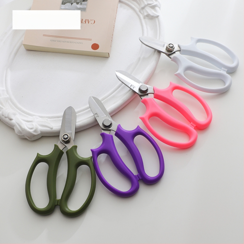 Gėlių žirklės – daugiafunkcinės žirklės gėlių įvyniojimui ir juostelių kirpimui; Prekės ženklas Tarn; Medžiaga: Kita; Nukrypimas: 1–2; Peržiūrėkite SKU