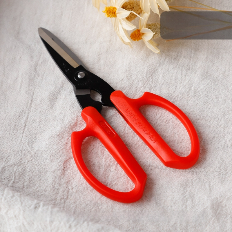 Gėlių žirklės – daugiafunkcinės žirklės gėlių įvyniojimui ir juostelių kirpimui; Prekės ženklas Tarn; Medžiaga: Kita; Nukrypimas: 1–2; Peržiūrėkite SKU