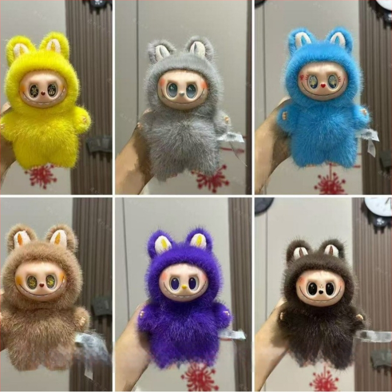 Ανώνυμο λούτρινο αρκουδάκι σε στυλ Totoro, με μάτια φραουλένια, γέμισμα PP βαμβάκι, κατάλληλο για ηλικίες 7–14.