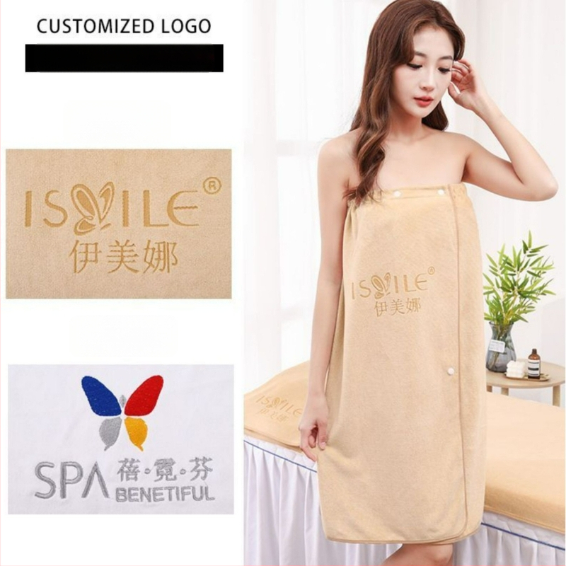 Grožio salono rankšluosnių komplektas: pagalvės rankšluostis, krūtinės rankšluostis su skylute, lovos rankšluostis ir galvos rankšluostis; mikropluoštas, 430 gsm, 80% mikropluošto + nailonas; logotipo pritaikymas; siuvimo kraštai