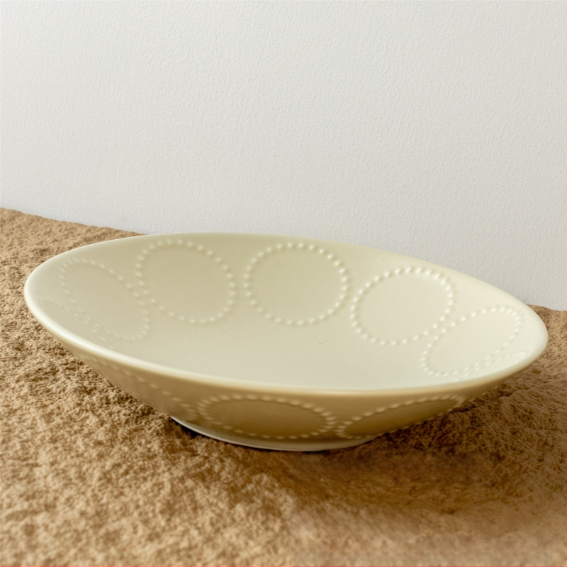 Kerámia tál domborított gyöngy-karika mintával, retro stílus, kerek alak, mikróban használható.