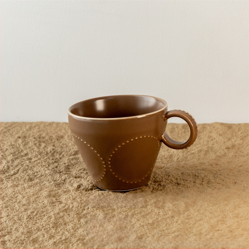 Kerámia tál domborított gyöngy-karika mintával, retro stílus, kerek alak, mikróban használható.