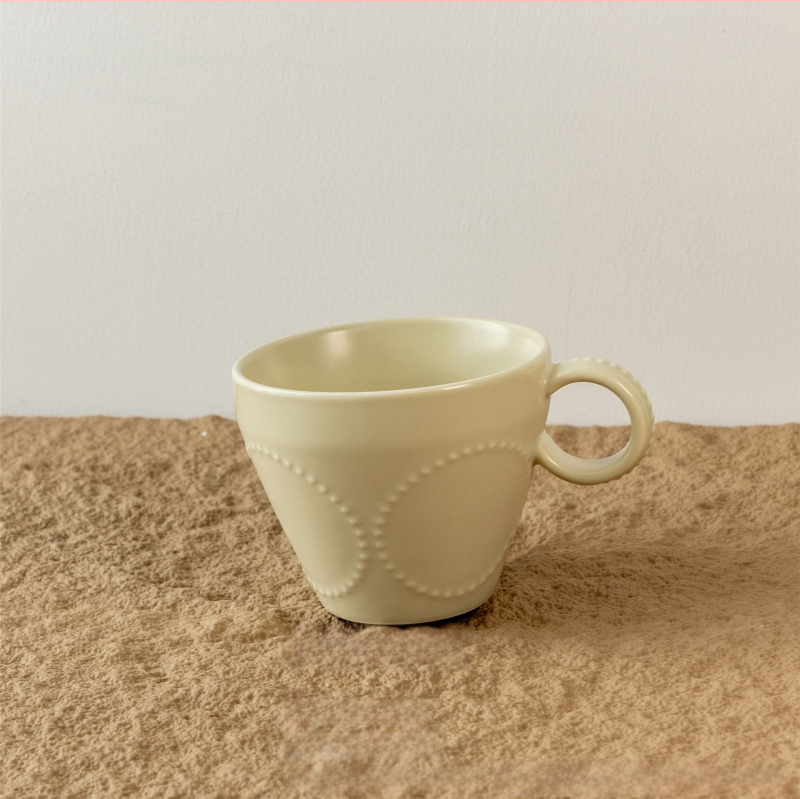 Kerámia tál domborított gyöngy-karika mintával, retro stílus, kerek alak, mikróban használható.