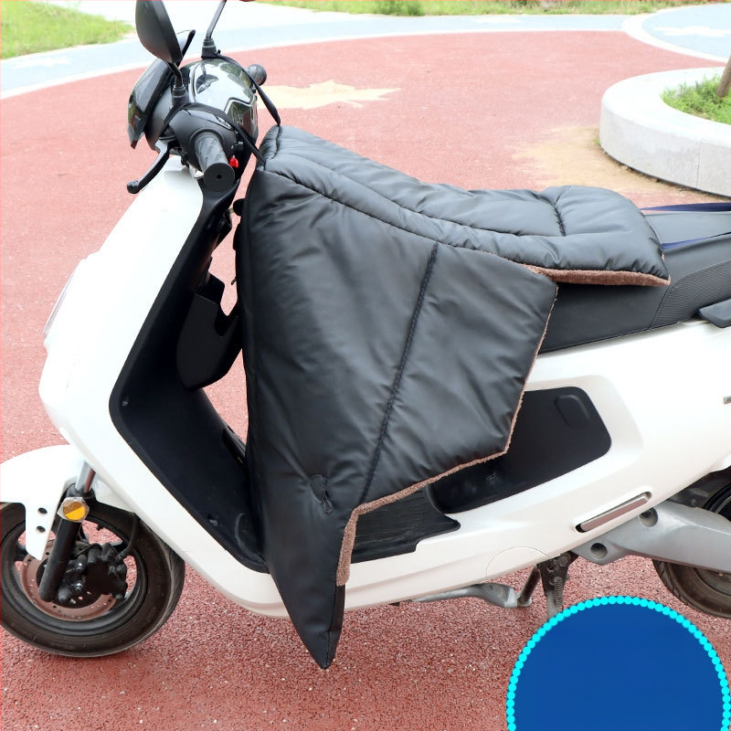 Vėjinė apsauga elektriniam paspirtukui su fliso pamušalu, storu PU medžiagą ir atskirais odiniai kojų apsaugos