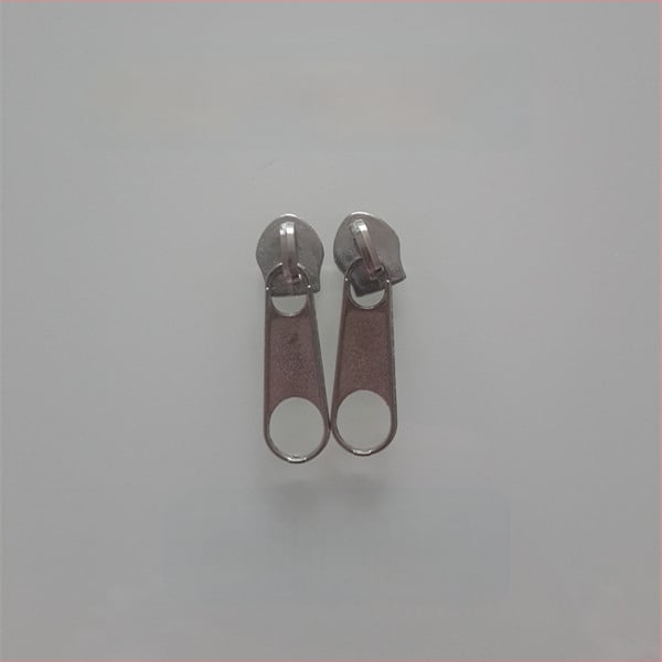 Užsegimo galvutė su išlenktu ašmeniu ir skylėmis – krepšių priedai, prekės kodas: Tfglo%%j # Lznj # Yj # Lznlznfg, 2024 m. pavasaris