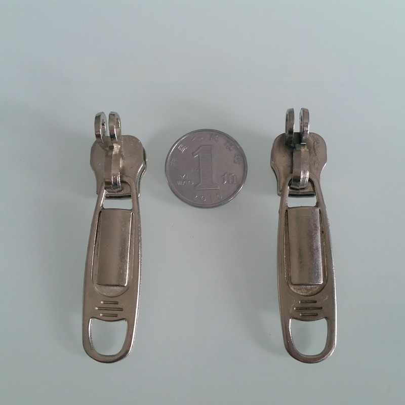 Užsegimo galvutė su išlenktu ašmeniu ir skylėmis – krepšių priedai, prekės kodas: Tfglo%%j # Lznj # Yj # Lznlznfg, 2024 m. pavasaris