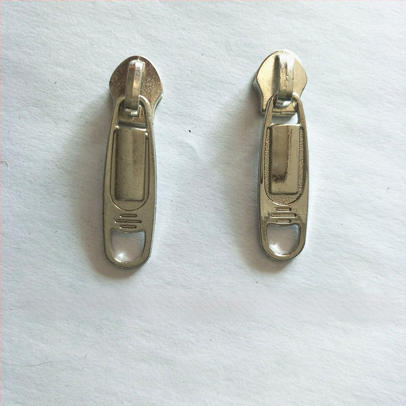 Užsegimo galvutė su išlenktu ašmeniu ir skylėmis – krepšių priedai, prekės kodas: Tfglo%%j # Lznj # Yj # Lznlznfg, 2024 m. pavasaris