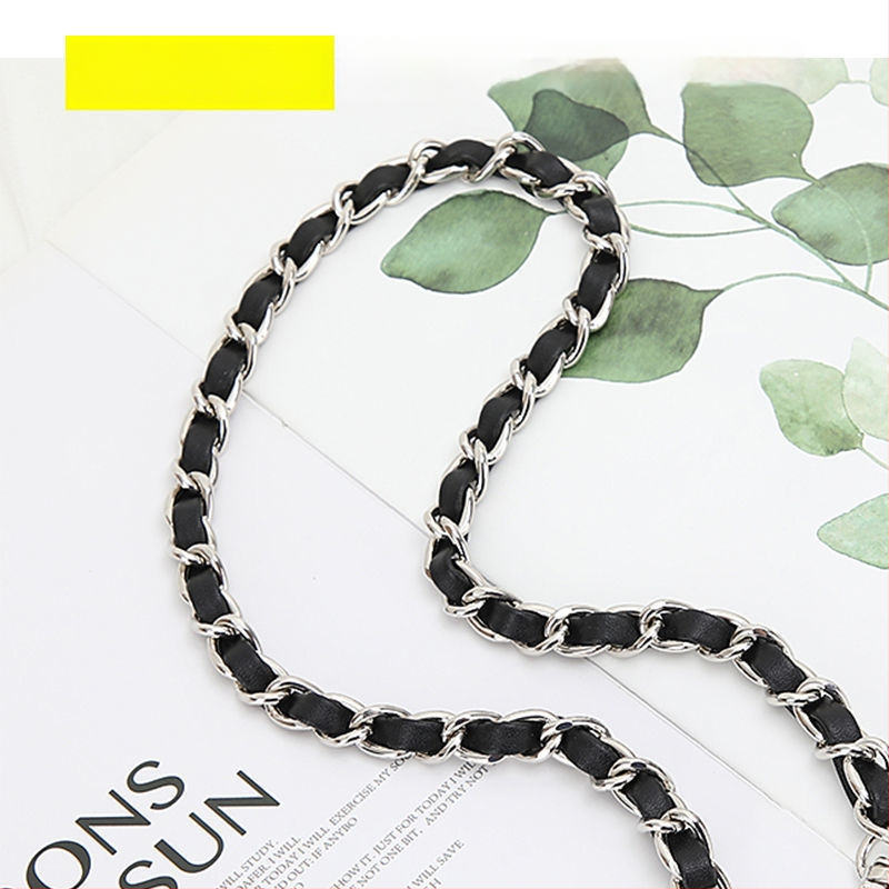 Ремък за чанта през рамо със метална верига, кожено портмоне и малък картодържател, аниме дизайн (Зима 2023)