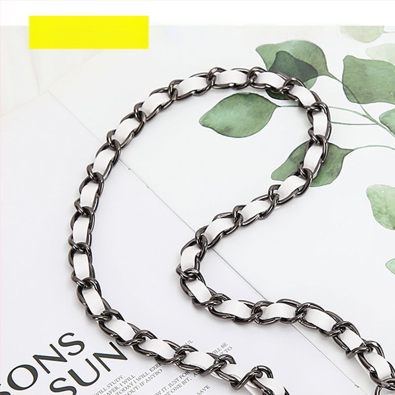 Ремък за чанта през рамо със метална верига, кожено портмоне и малък картодържател, аниме дизайн (Зима 2023)