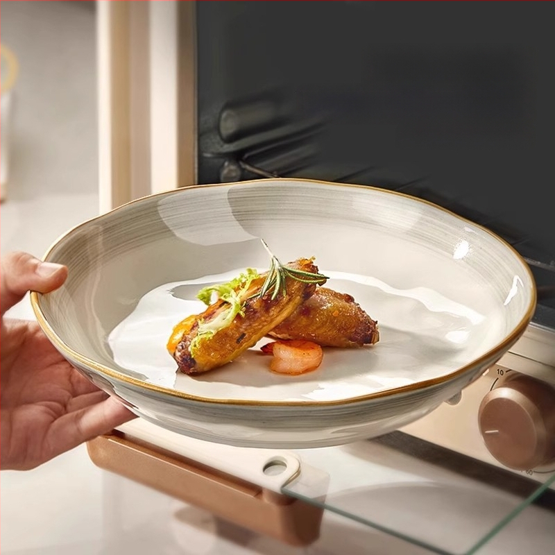 Πλατύ πιάτο πορσελάνης, τετράγωνο σχήμα, υπό γλάσο φινίρισμα, μονοχρωματικό μοτίβο, κατάλληλο για φούρνο μικροκυμάτων