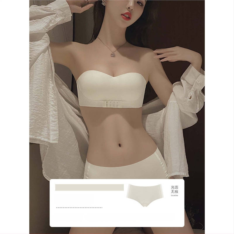 Сутиен без презрамки с повдигане, против изплъзване; чашка 1/2; основен материал нейлон, подплата спандекс; свалящи се двойни презрамки; задно закопчаване с три реда копчета