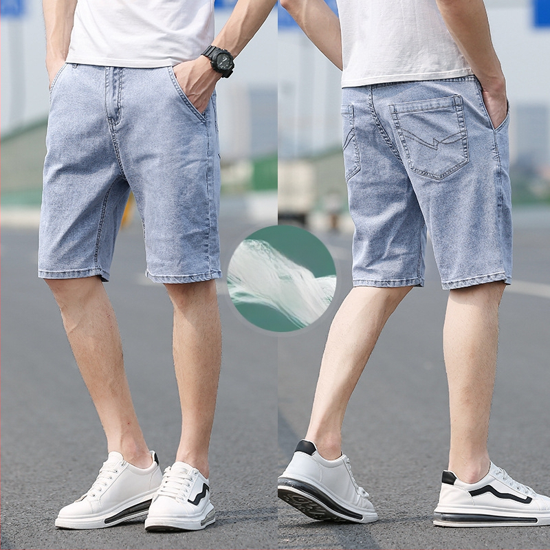 Șort denim cu croială dreaptă, talie medie, amestec de bumbac (69.8% bumbac, 27.8% poliester, 0.6% viscose, 1.8% elastan), finisaj spălat